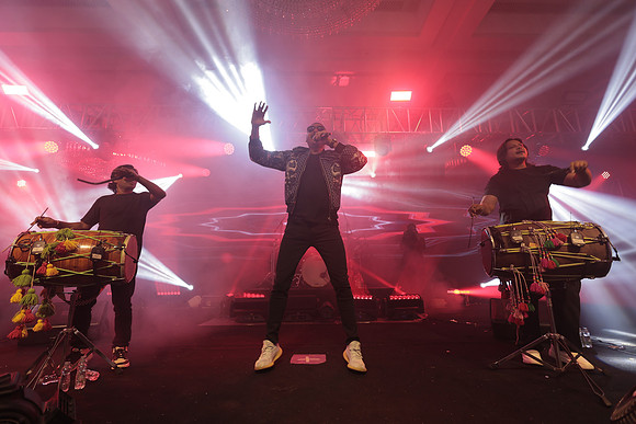 2V9A0104