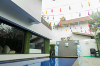 07 Pool Party